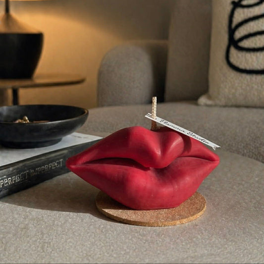 Свещ 'Lips'