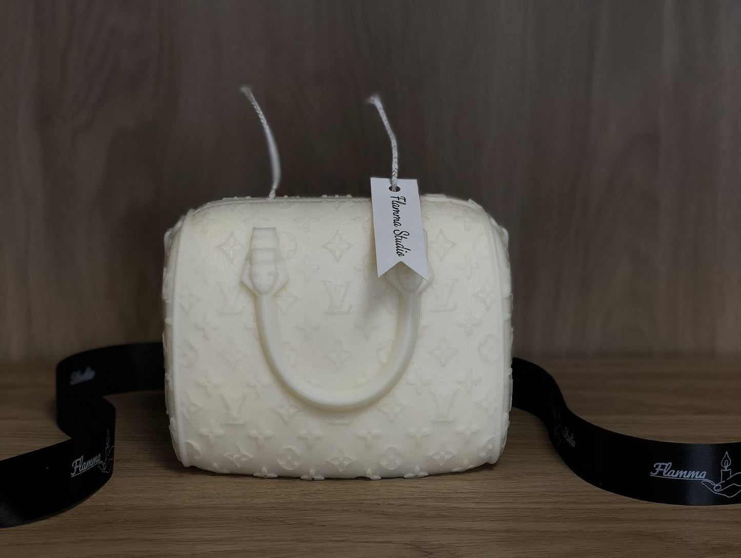 Свещ 'LV Bag' - Premium